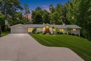 1912 Sunset Ct, Saint Joseph, MI 49085 - Photo 3