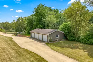 2554 W Mosherville Rd, Jonesville, MI 49250 - Photo 11