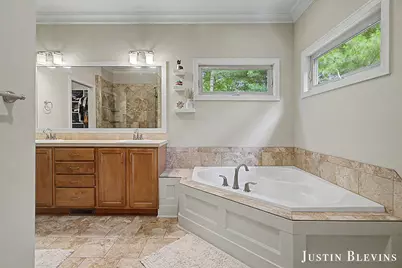 5515 Hagenvale Court NE, Rockford, MI 49341 - Photo 17