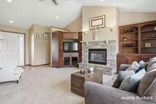 298 Creekside Dr, Coopersville, MI 49404 - Photo 5