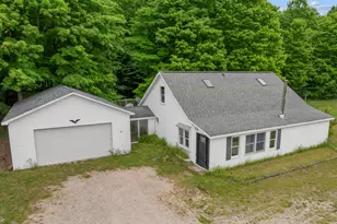10080 Homestead Rd, Beulah, MI 49617 - Photo 5