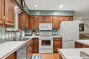 15911 Fendt Farm Dr, Holland, MI 49424 - Photo 9