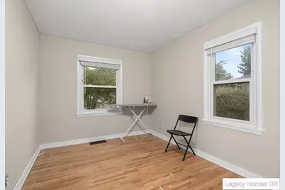 4250 Illinois Avenue SW, Wyoming, MI 49509 - Photo 9