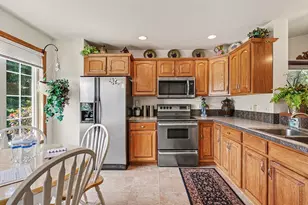 726 Glenvale Dr, Coopersville, MI 49404 - Photo 9