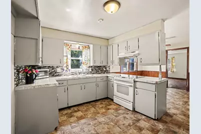 942 Amity Avenue, Muskegon, MI 49442 - Photo 9