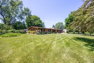 1521 Ledbury Dr, Bloomfield Township, MI 48304 - Photo 13