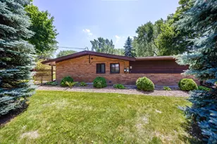 1521 Ledbury Dr, Bloomfield Township, MI 48304 - Photo 7