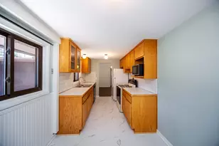 1521 Ledbury Dr, Bloomfield Township, MI 48304 - Photo 25