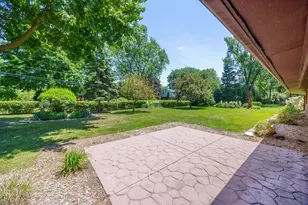 1521 Ledbury Dr, Bloomfield Township, MI 48304 - Photo 9