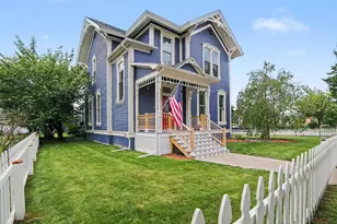 302 E Court St, Ludington, MI 49431 - Photo 3