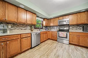 1393 Desmond St, Saint Joseph, MI 49085 - Photo 9