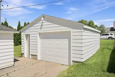 110 E Summit Street, Greenville, MI 48838 - Photo 3