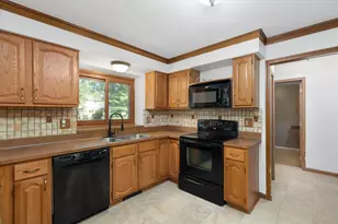 37731 W Meadowhill Dr, Northville, MI 48167 - Photo 9