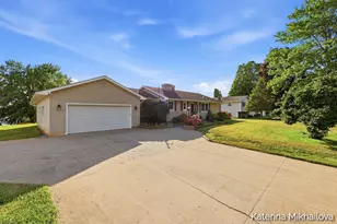 409 Grandview Ave, Homer, MI 49245 - Photo 9