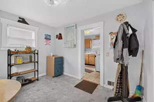 305 Watts St, Jackson, MI 49203 - Photo 13
