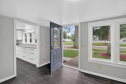 245 E South Street, Hillsdale, MI 49242 - Photo 9