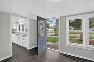245 E South St, Hillsdale, MI 49242 - Photo 9