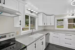245 E South St, Hillsdale, MI 49242 - Photo 7