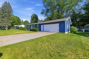 2048 Tulip Ln, Jenison, MI 49428 - Photo 3