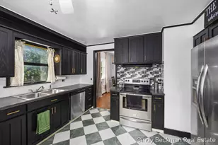 368 E 24th St, Holland, MI 49423 - Photo 11