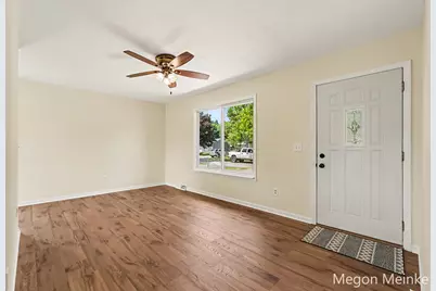 809 E Grant Street, Greenville, MI 48838 - Photo 9