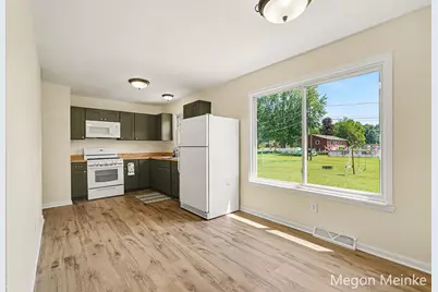 809 E Grant Street, Greenville, MI 48838 - Photo 5