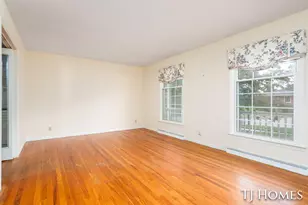 8 Wallinwood Ave NE, Grand Rapids, MI 49503 - Photo 9