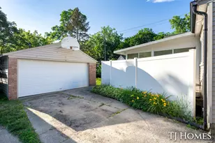 8 Wallinwood Ave NE, Grand Rapids, MI 49503 - Photo 29