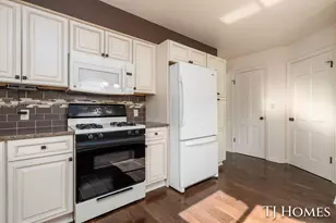 8 Wallinwood Ave NE, Grand Rapids, MI 49503 - Photo 13