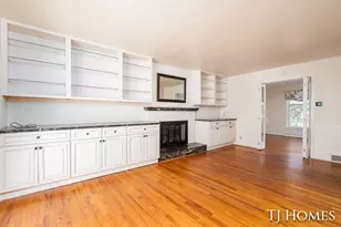 8 Wallinwood Ave NE, Grand Rapids, MI 49503 - Photo 11