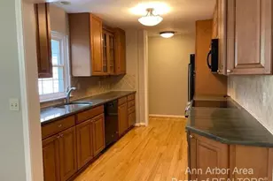 4299 Pine Ridge Ct, Ann Arbor, MI 48105 - Photo 9