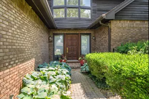 2361 Delaware Dr, Ann Arbor, MI 48103 - Photo 3