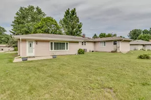 127 Beadle Lake Dr, Battle Creek, MI 49014 - Photo 3