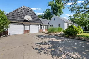 20404 Hubbard St, Livonia, MI 48152 - Photo 3