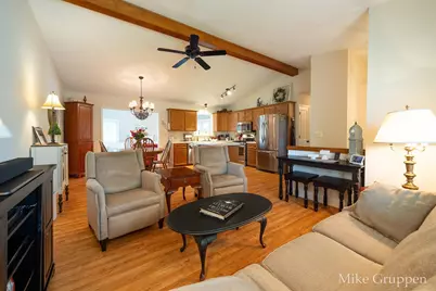2565 Spring Court, Zeeland, MI 49464 - Photo 9