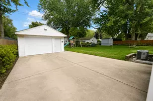 39294 Ormsby St, Clinton, MI 48036 - Photo 17