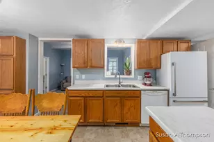 609 E Washington St, Greenville, MI 48838 - Photo 5
