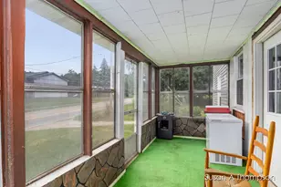 609 E Washington St, Greenville, MI 48838 - Photo 7