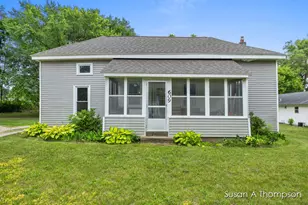 609 E Washington St, Greenville, MI 48838 - Photo 1