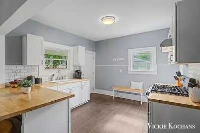 620 Davis Avenue NW, Grand Rapids, MI 49504 - Photo 11