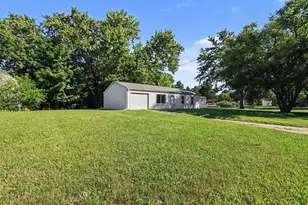130 Saratoga Ave, Battle Creek, MI 49037 - Photo 3