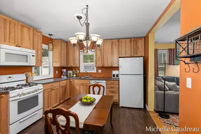 1318 Portland Avenue NE, Grand Rapids, MI 49505 - Photo 11