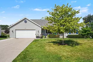 641 Ridgefield Dr, Coopersville, MI 49404 - Photo 3