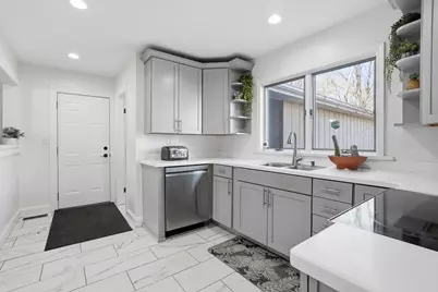 608 Park Street, Fenton, MI 48430 - Photo 9