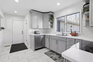 608 Park St, Fenton, MI 48430 - Photo 9