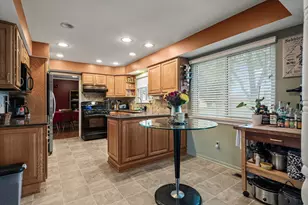 25964 Kilreigh Dr, Farmington, MI 48336 - Photo 13