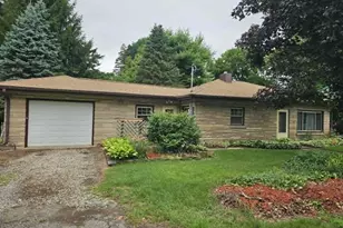 1114 N Elm Ave, Jackson, MI 49202 - Photo 1