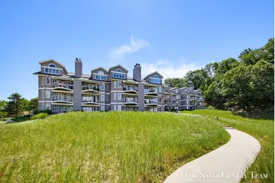 820 S Harbor Drive #5, Grand Haven, MI 49417 - Photo 3