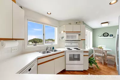 820 S Harbor Drive #5, Grand Haven, MI 49417 - Photo 23