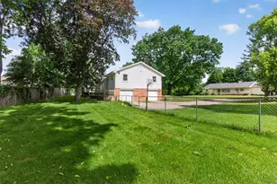 2000 Cascade Dr, Jackson, MI 49203 - Photo 33